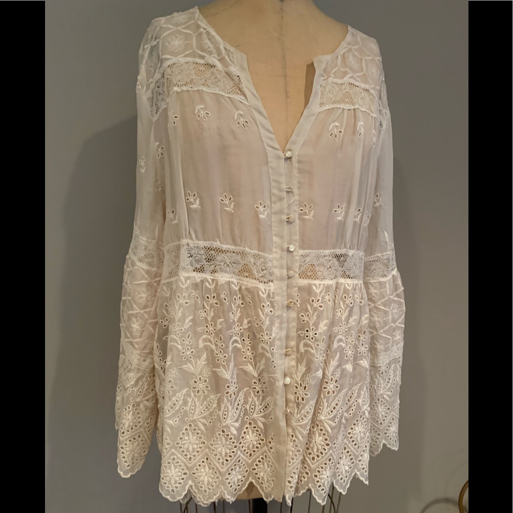 Johnny Was /4 Love & Liberty Embroidered Top